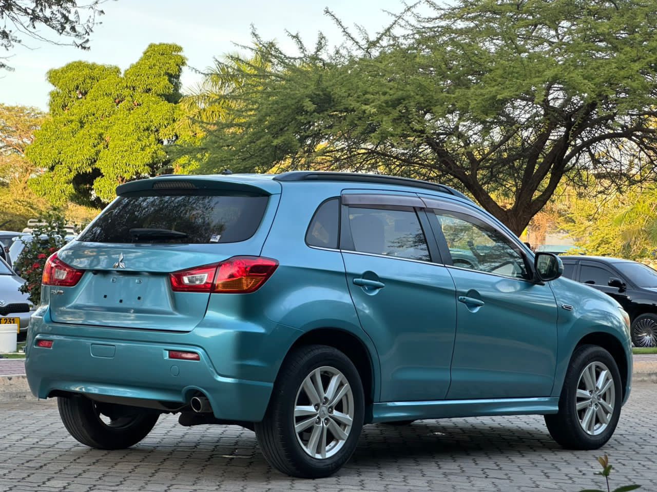 MITSUBISHI thumbnail 5